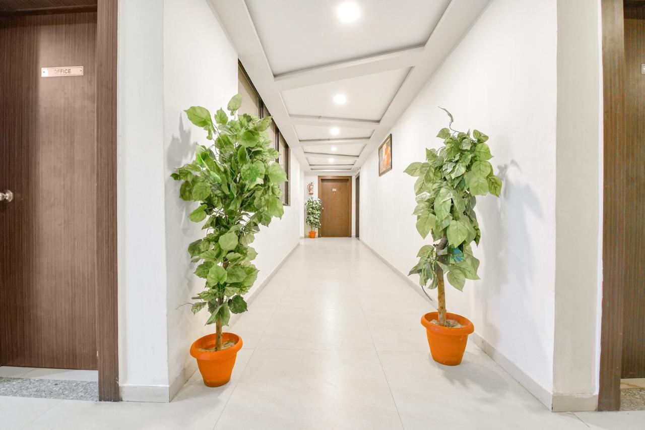 Fabhotel Skyland 阿穆达巴 外观 照片